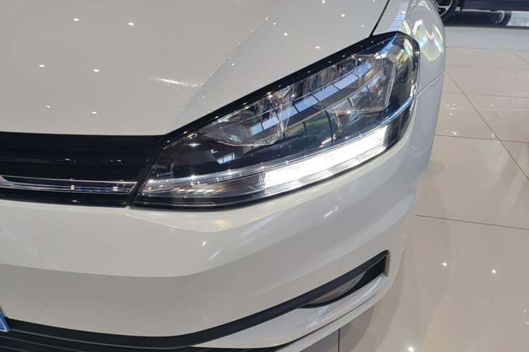 Used Volkswagen Golf 2018 1.6L Manual Fashion Edition Left Front Headlight