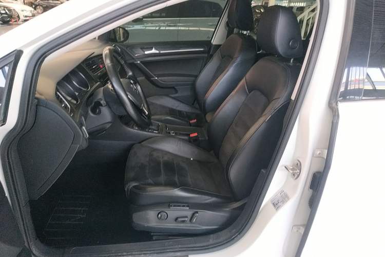 Used Volkswagen Golf 2018 230TSI Automatic Luxury Version Left Front Seat