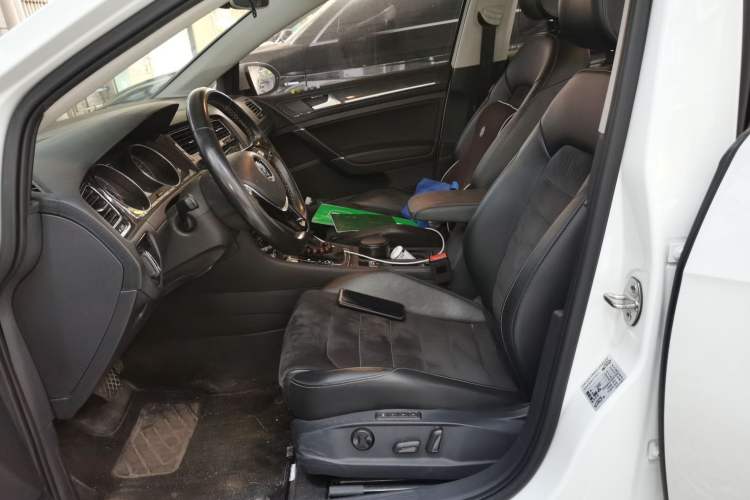 Used Volkswagen Golf 2018 230TSI Automatic Luxury Version Left Front Seat