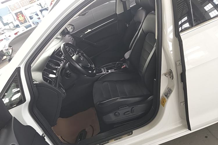 Used Volkswagen Golf 2018 230TSI Automatic Luxury Version Left Front Seat