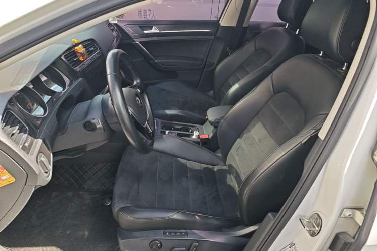 Used Volkswagen Golf 2018 230TSI Automatic Luxury Version Left Front Seat