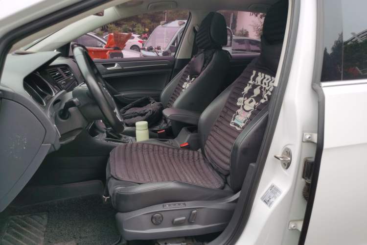 Used Volkswagen Golf 2018 230TSI Automatic Luxury Version Left Front Seat