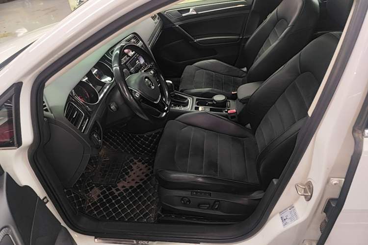 Used Volkswagen Golf 2018 230TSI Automatic Luxury Version Left Front Seat