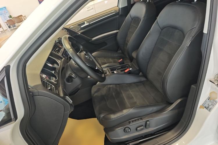 Used Volkswagen Golf 2018 230TSI Automatic Luxury Version Left Front Seat