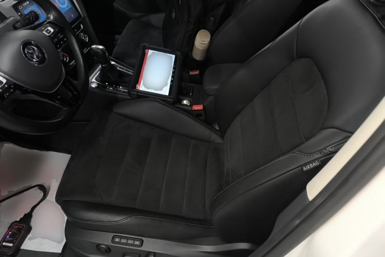 Used Volkswagen Golf 2018 230TSI Automatic Luxury Version Left Front Seat