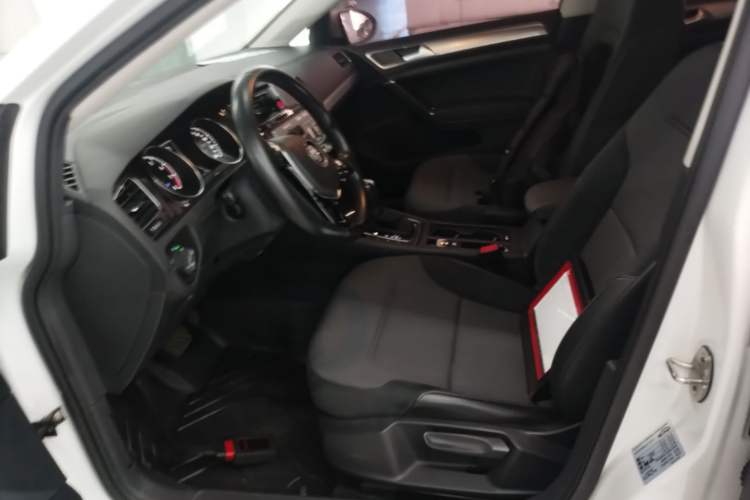 Used Volkswagen Golf 2018 1.6L Automatic Comfort Model Left Front Seat
