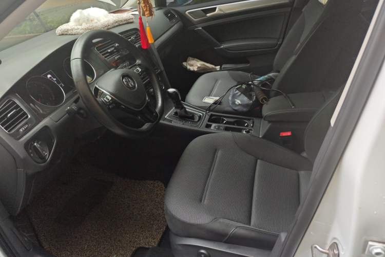 Used Volkswagen Golf 2018 230TSI Automatic Luxury Version Left Front Seat