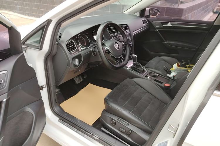 Used Volkswagen Golf 2018 230TSI Automatic Luxury Version Left Front Seat