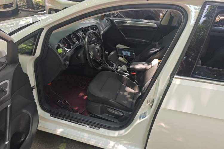 Used Volkswagen Golf 2018 230TSI Automatic Comfort Model Left Front Seat