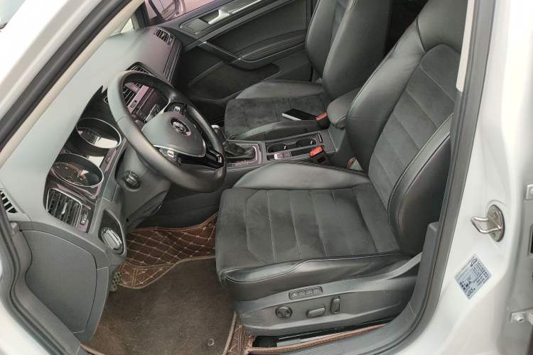 Used Volkswagen Golf 2018 230TSI Automatic Luxury Version Left Front Seat