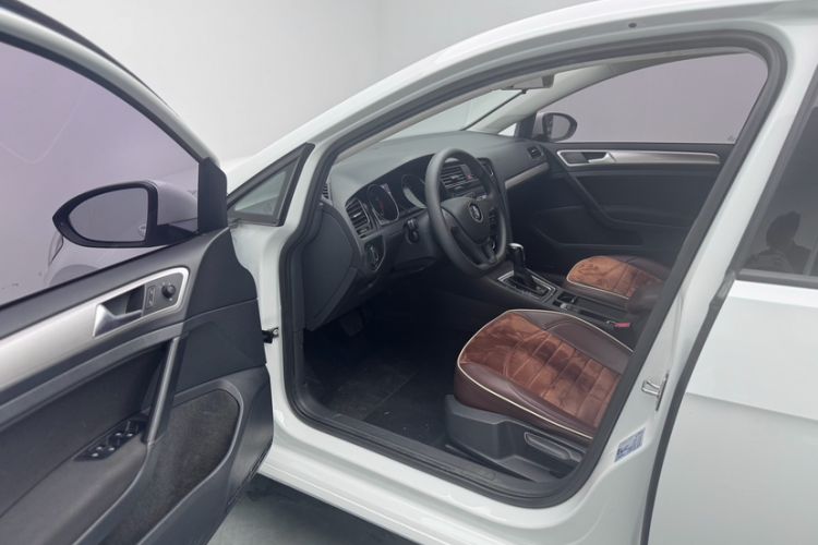 Used Volkswagen Golf 2018 1.6L Automatic Fashion Model Left Front Seat