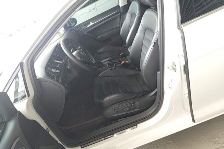 Used Volkswagen Golf 2018 230TSI Automatic Luxury Version Left Front Seat