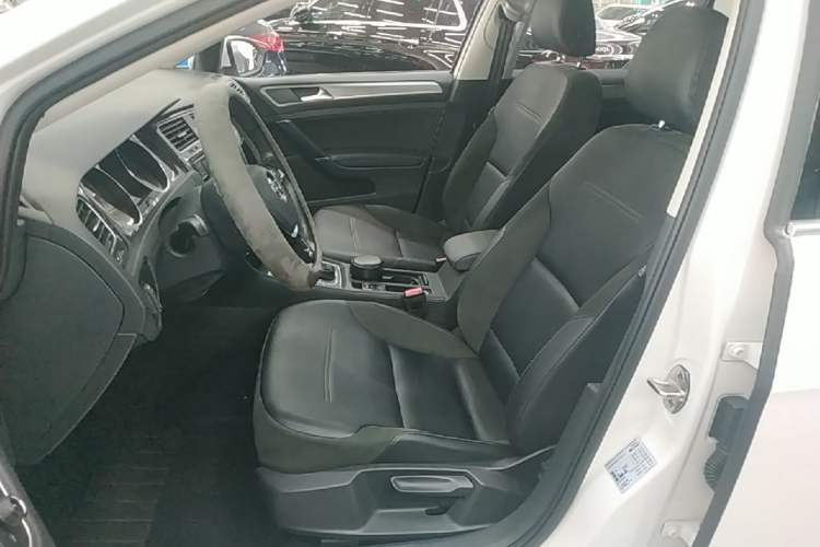 Used Volkswagen Golf 2018 230TSI Automatic Comfort Model Left Front Seat