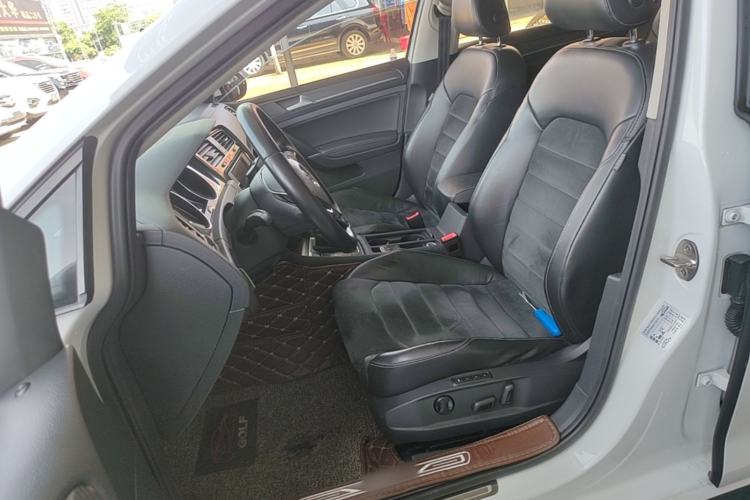 Used Volkswagen Golf 2018 230TSI Automatic Luxury Version Left Front Seat