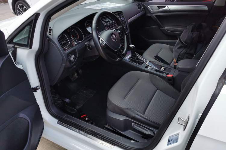 Used Volkswagen Golf 2018 230TSI Automatic Comfort Model Left Front Seat