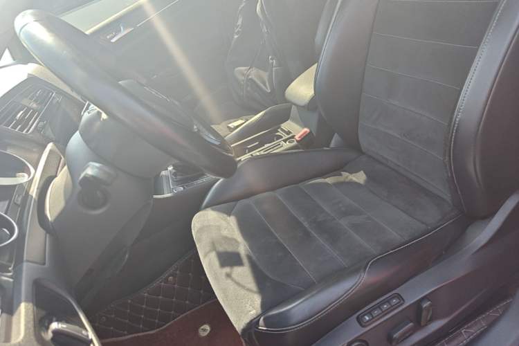 Used Volkswagen Golf 2018 230TSI Automatic Luxury Version Left Front Seat