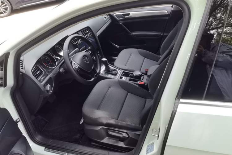 Used Volkswagen Golf 2018 1.6L Automatic Comfort Model Left Front Seat