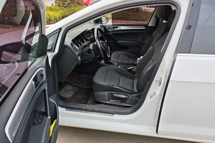 Used Volkswagen Golf 2018 230TSI Automatic Comfort Model Left Front Seat