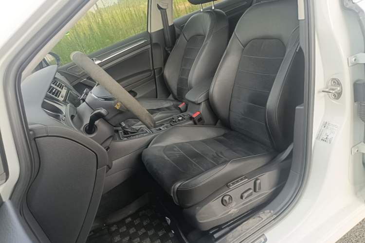 Used Volkswagen Golf 2018 230TSI Automatic Luxury Version Left Front Seat