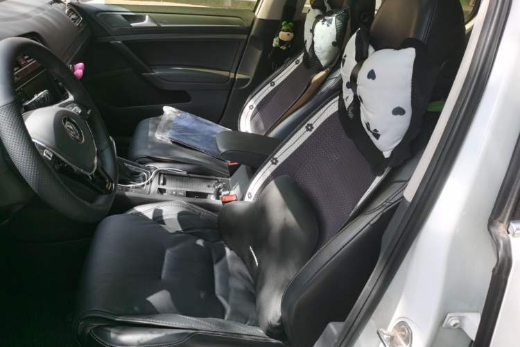 Used Volkswagen Golf 2018 230TSI Automatic Luxury Version Left Front Seat