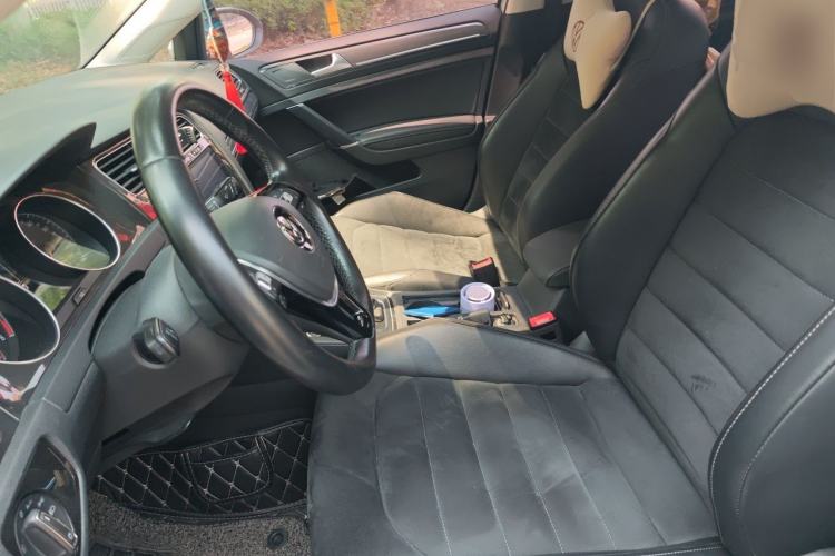Used Volkswagen Golf 2018 230TSI Automatic Luxury Version Left Front Seat