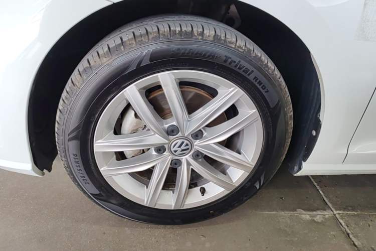 Used Volkswagen Golf 2018 230TSI Automatic Comfort Model Left Front Wheel Hub