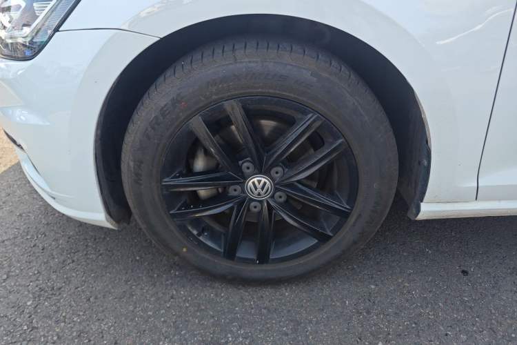 Used Volkswagen Golf 2018 230TSI Automatic Comfort Model Left Front Wheel Hub