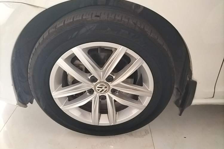 Used Volkswagen Golf 2018 1.6L Automatic Comfort Model Left Front Wheel Hub