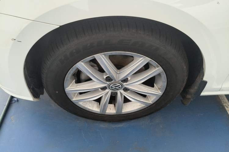 Used Volkswagen Golf 2018 1.6L Automatic Comfort Model Left Front Wheel Hub