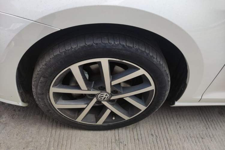 Used Volkswagen Golf 2018 230TSI Automatic Luxury Version Left Front Wheel Hub
