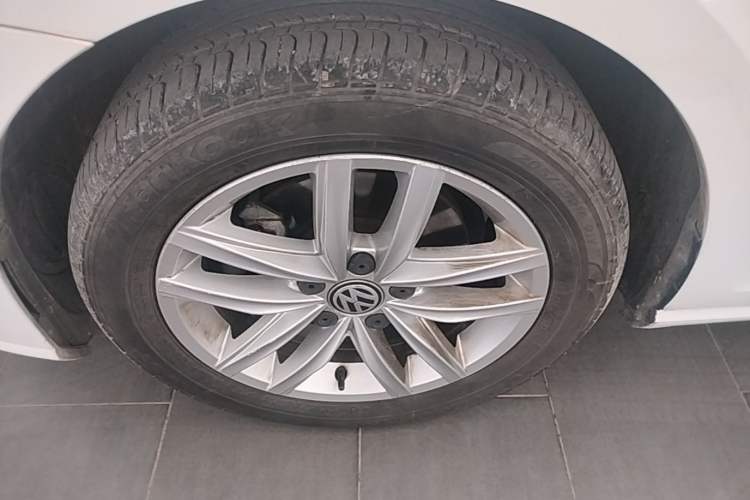 Used Volkswagen Golf 2018 230TSI Automatic Comfort Model Left Front Wheel Hub