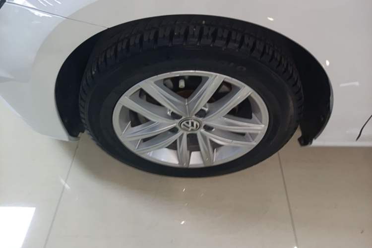 Used Volkswagen Golf 2018 1.6L Automatic Comfort Model Left Front Wheel Hub