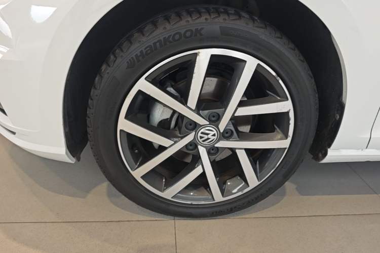 Used Volkswagen Golf 2018 230TSI Automatic Luxury Version Left Front Wheel Hub