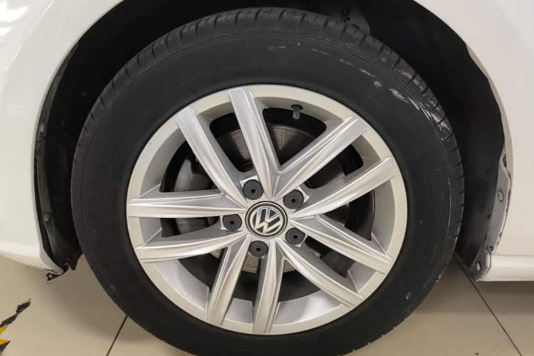 Used Volkswagen Golf 2018 1.6L Automatic Comfort Model Left Front Wheel Hub
