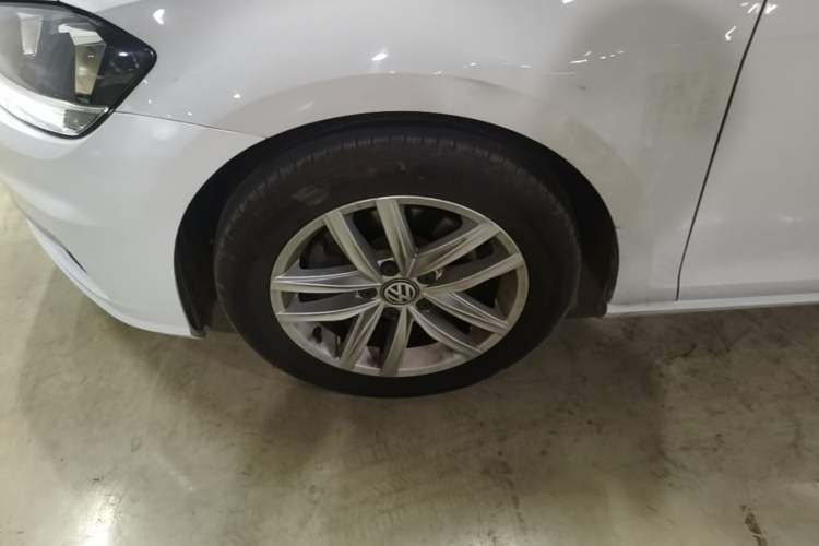 Used Volkswagen Golf 2018 230TSI Automatic Comfort Model Left Front Wheel Hub