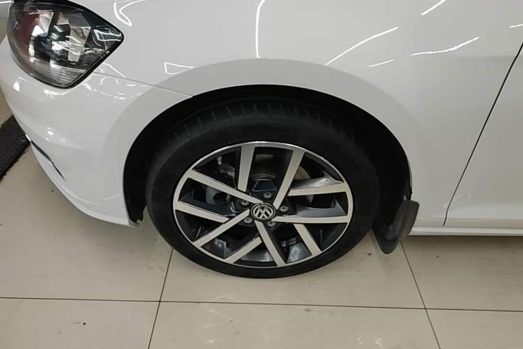 Used Volkswagen Golf 2018 230TSI Automatic Luxury Version Left Front Wheel Hub