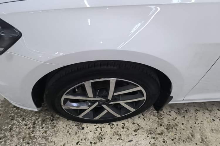 Used Volkswagen Golf 2018 230TSI Automatic Luxury Version Left Front Wheel Hub