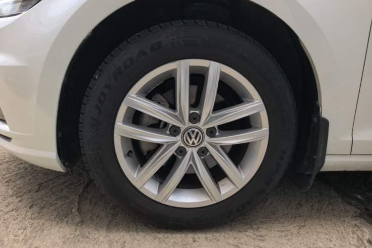 Used Volkswagen Golf 2018 1.6L Automatic Comfort Model Left Front Wheel Hub