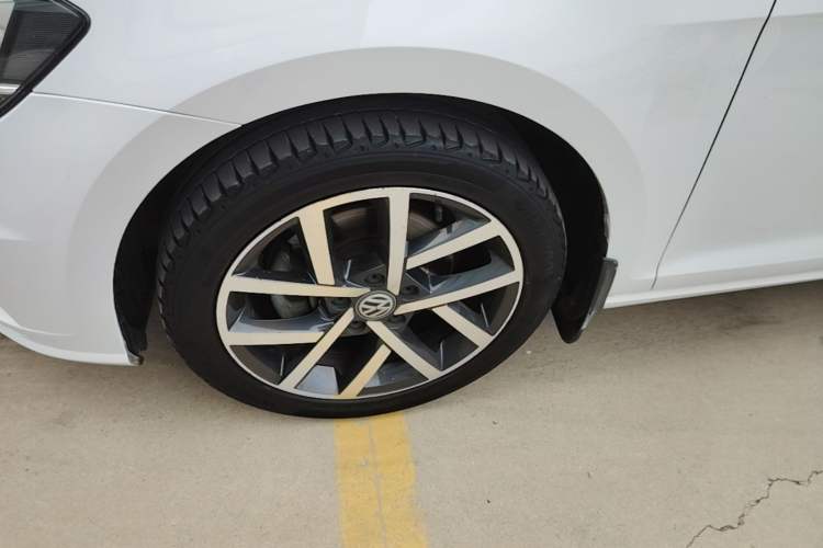 Used Volkswagen Golf 2018 230TSI Automatic Luxury Version Left Front Wheel Hub