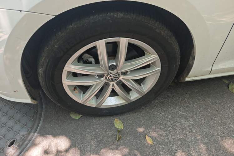 Used Volkswagen Golf 2018 230TSI Automatic Comfort Model Left Front Wheel Hub