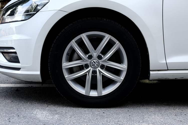 Used Volkswagen Golf 2018 1.6L Automatic Comfort Model Left Front Wheel Hub