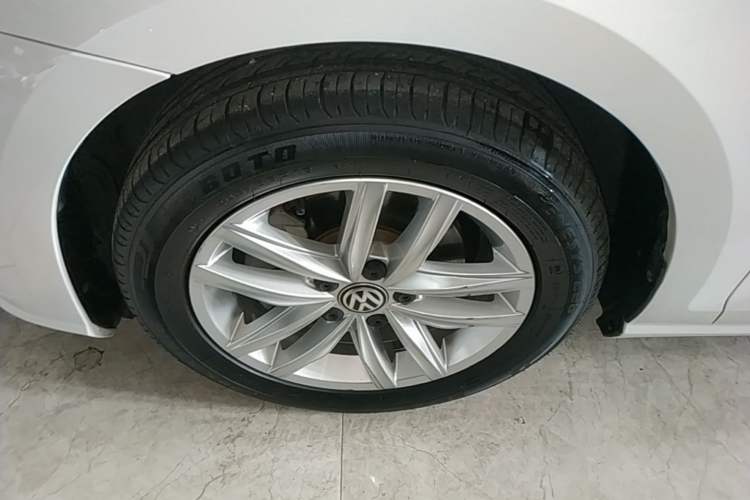 Used Volkswagen Golf 2018 1.6L Automatic Comfort Model Left Front Wheel Hub
