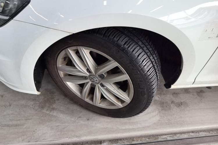Used Volkswagen Golf 2018 1.6L Automatic Comfort Model Left Front Wheel Hub