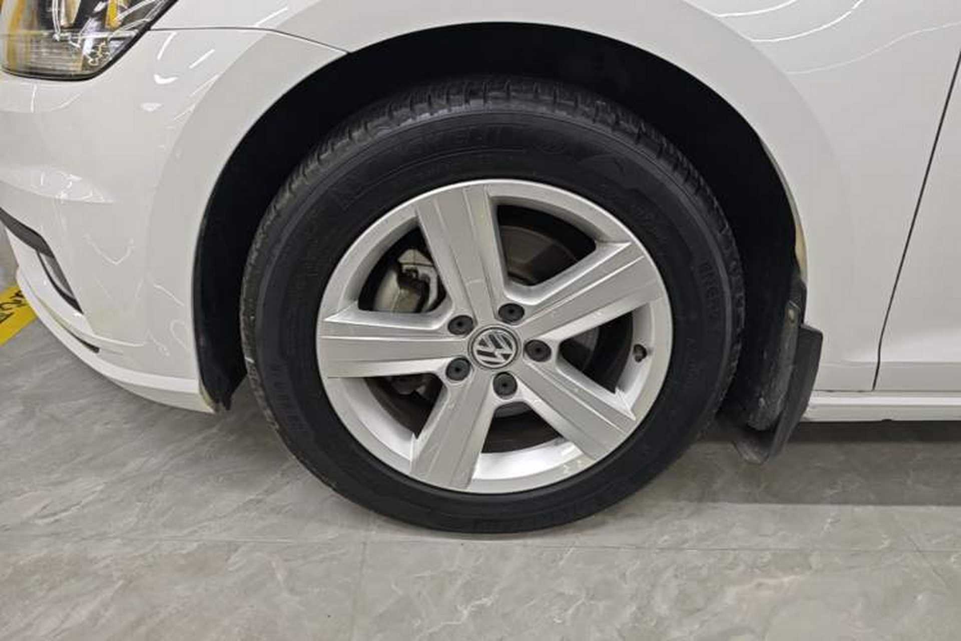Used Volkswagen Golf 2018 1.6L Automatic Fashion Model Left Front Wheel Hub