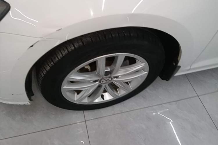 Used Volkswagen Golf 2018 230TSI Automatic Comfort Model Left Front Wheel Hub
