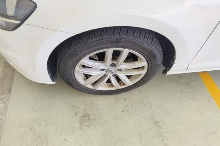 Used Volkswagen Golf 2018 1.6L Automatic Comfort Model Left Front Wheel Hub