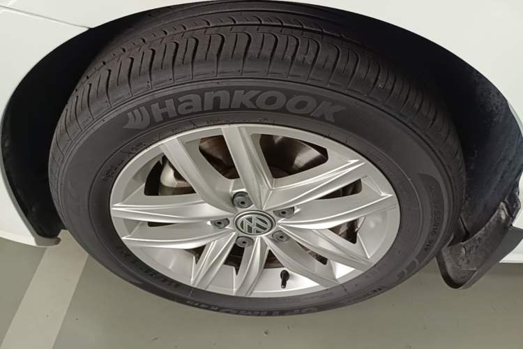 Used Volkswagen Golf 2018 1.6L Automatic Comfort Model Left Front Wheel Hub