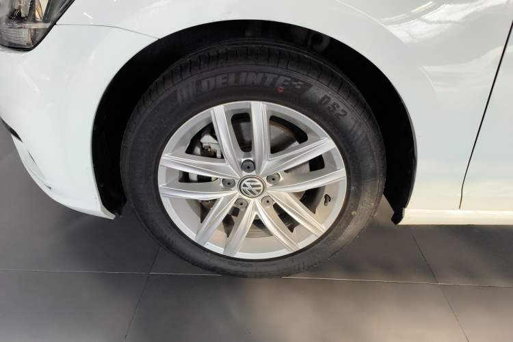 Used Volkswagen Golf 2018 1.6L Automatic Comfort Model Left Front Wheel Hub