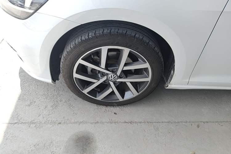Used Volkswagen Golf 2018 230TSI Automatic Luxury Version Left Front Wheel Hub