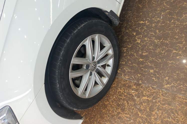 Used Volkswagen Golf 2018 230TSI Automatic Comfort Model Left Front Wheel Hub